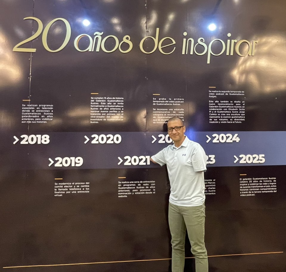 Raúl Pérez sonriendo durante una competencia, capturando su espíritu inspirador