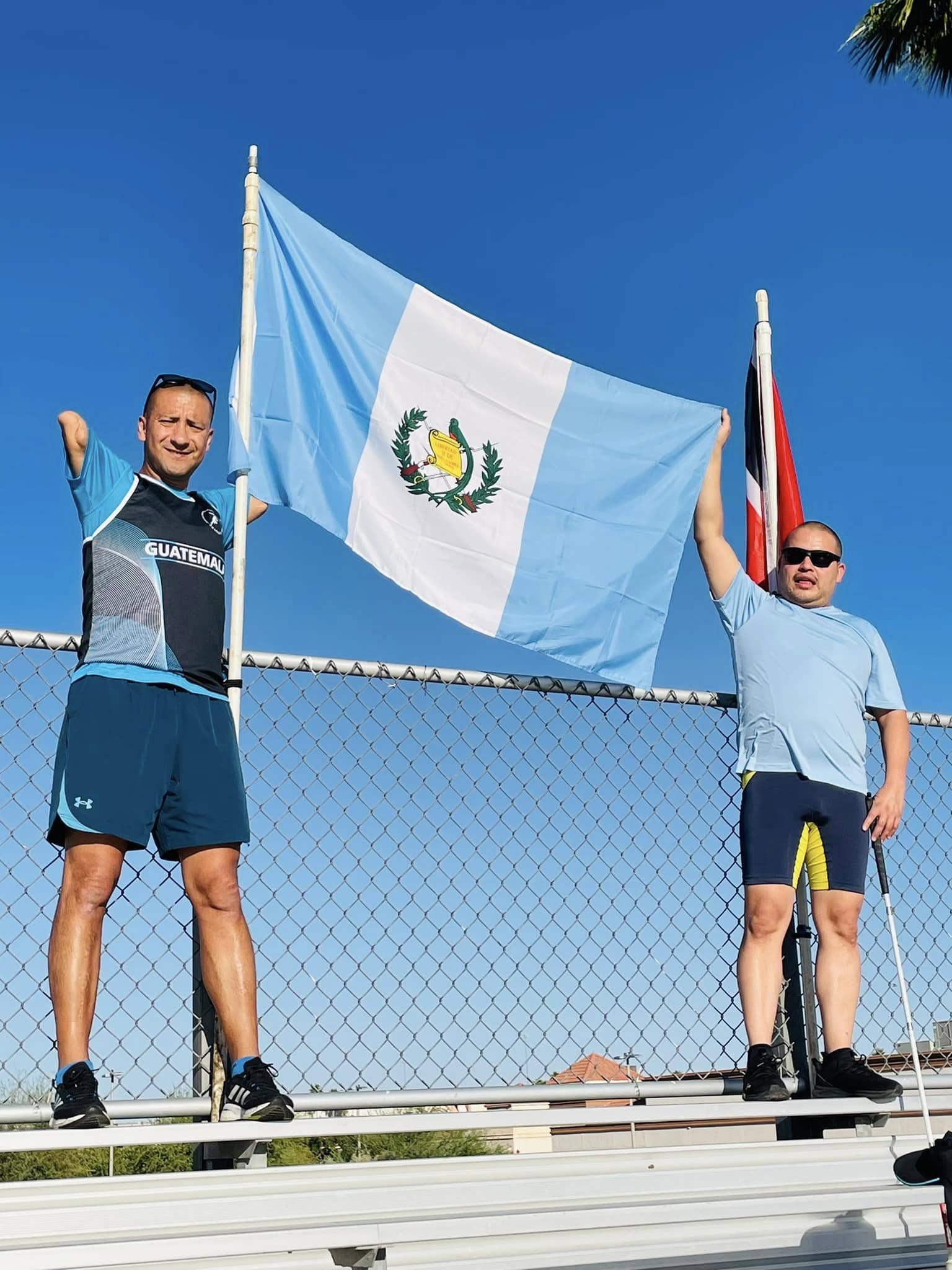 Raúl Pérez en pose de atleta paralímpico, momento 1