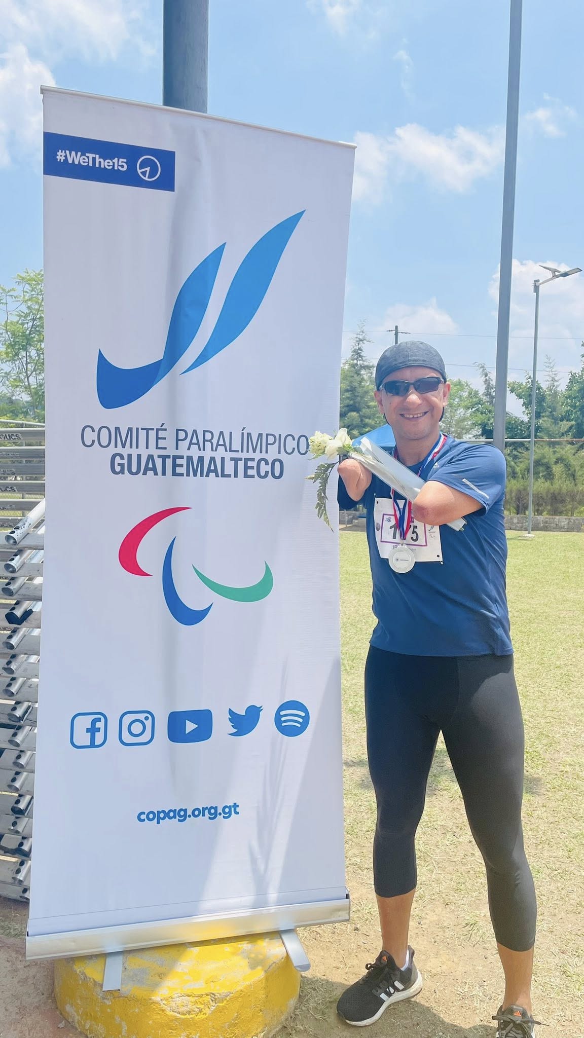 Raúl Pérez en pose vertical, momento 8
